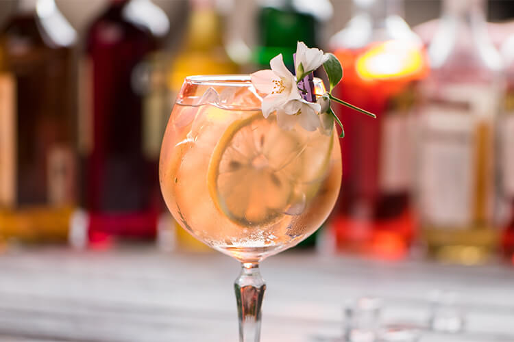 rum-tonic-cocktail